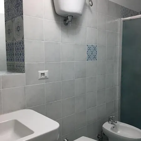 Agenzia Isotur Piccola Domitilla * Ponza